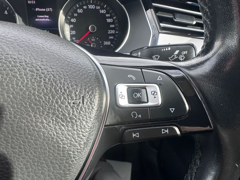 2017 Volkswagen Passat - image 26