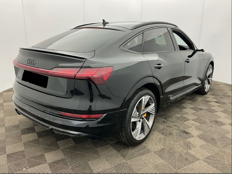 2022 Audi e-tron - image 3