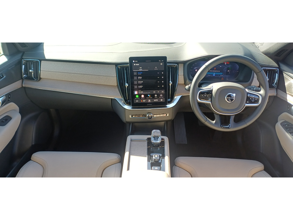 2025 Volvo XC90 - image 5