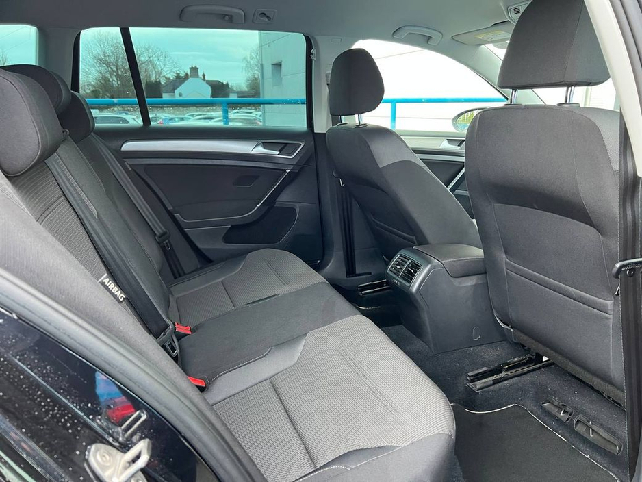 2017 Volkswagen Golf - image 8