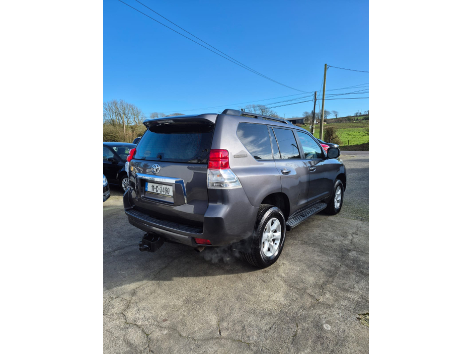 2011 Toyota Landcruiser - image 6