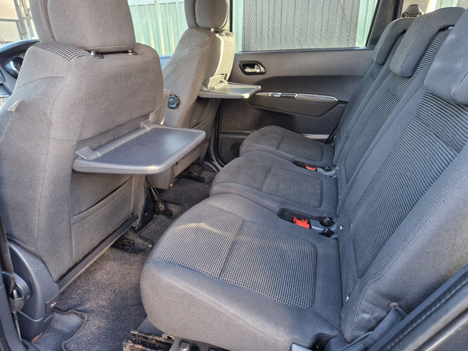 2015 Peugeot 5008 - image 16