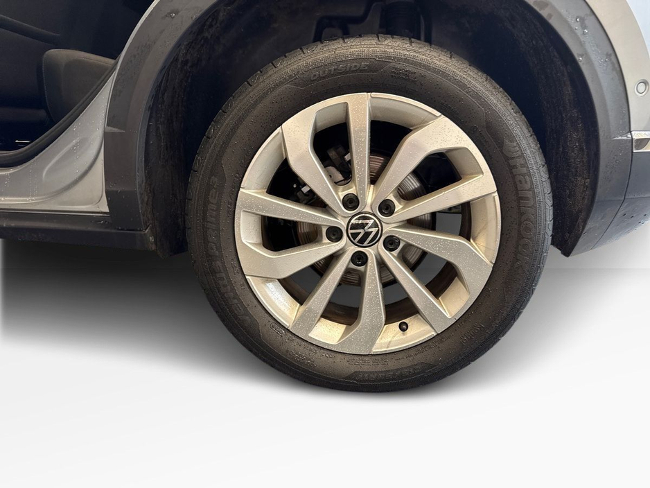 2024 Volkswagen T-Roc - image 5