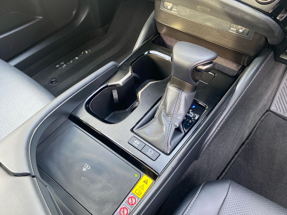 2024 Lexus ES 300 H - image 16