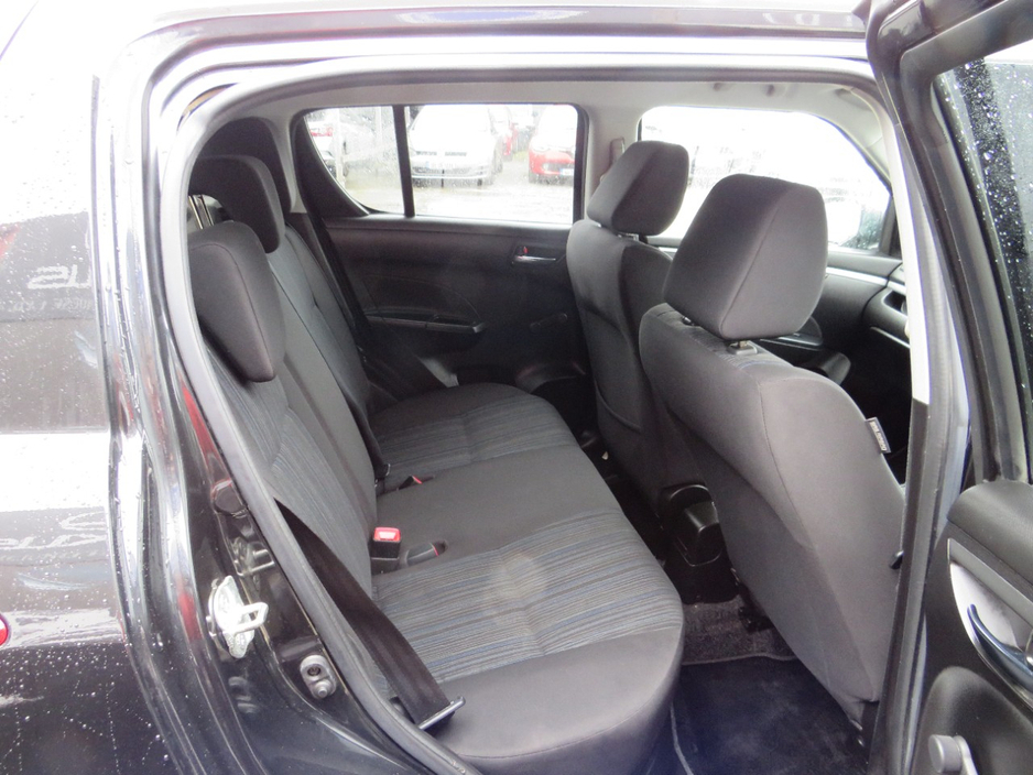 2015 Suzuki Swift - image 7