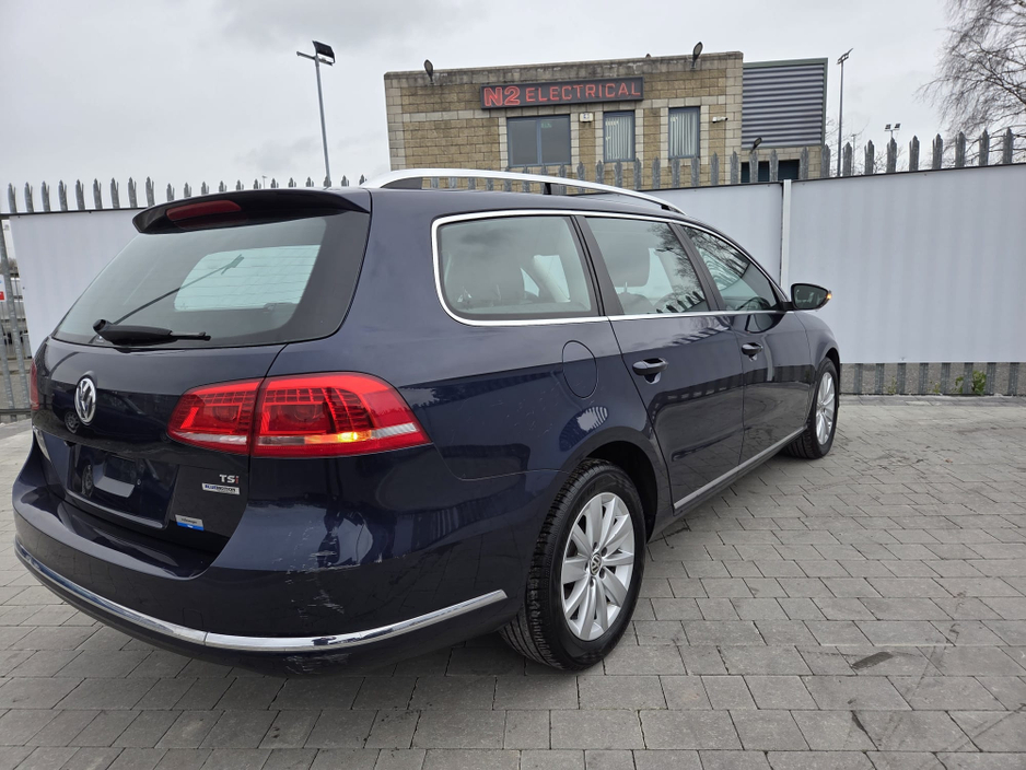 2011 Volkswagen Passat - image 12