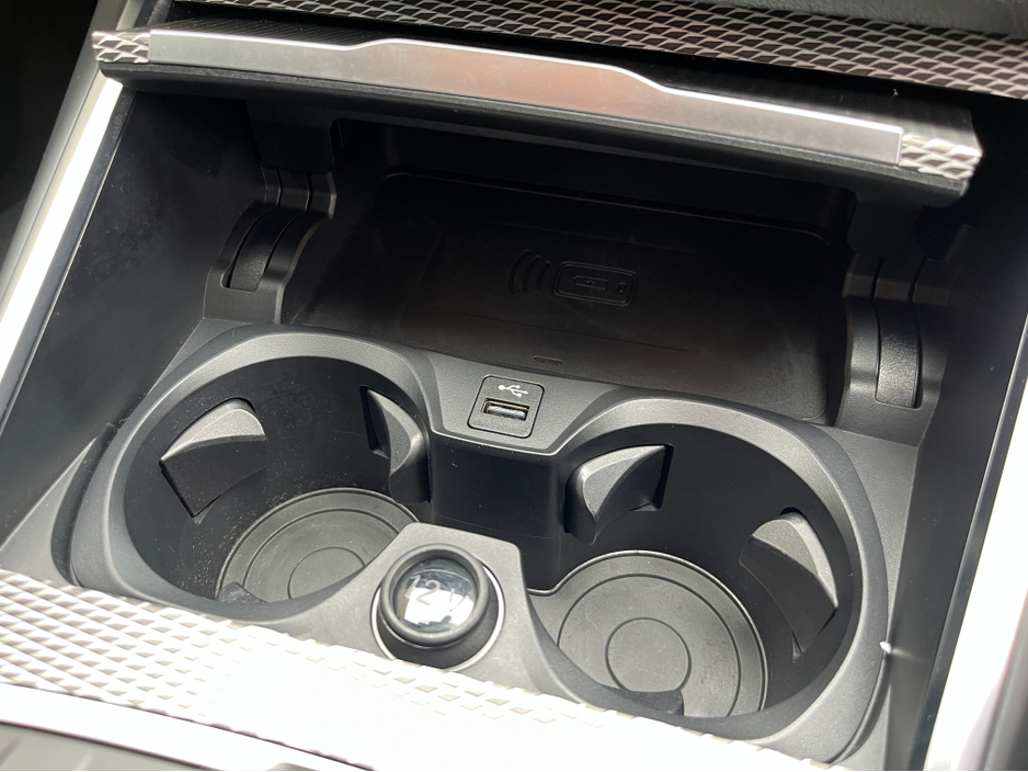 2021 BMW 3 Series - image 20