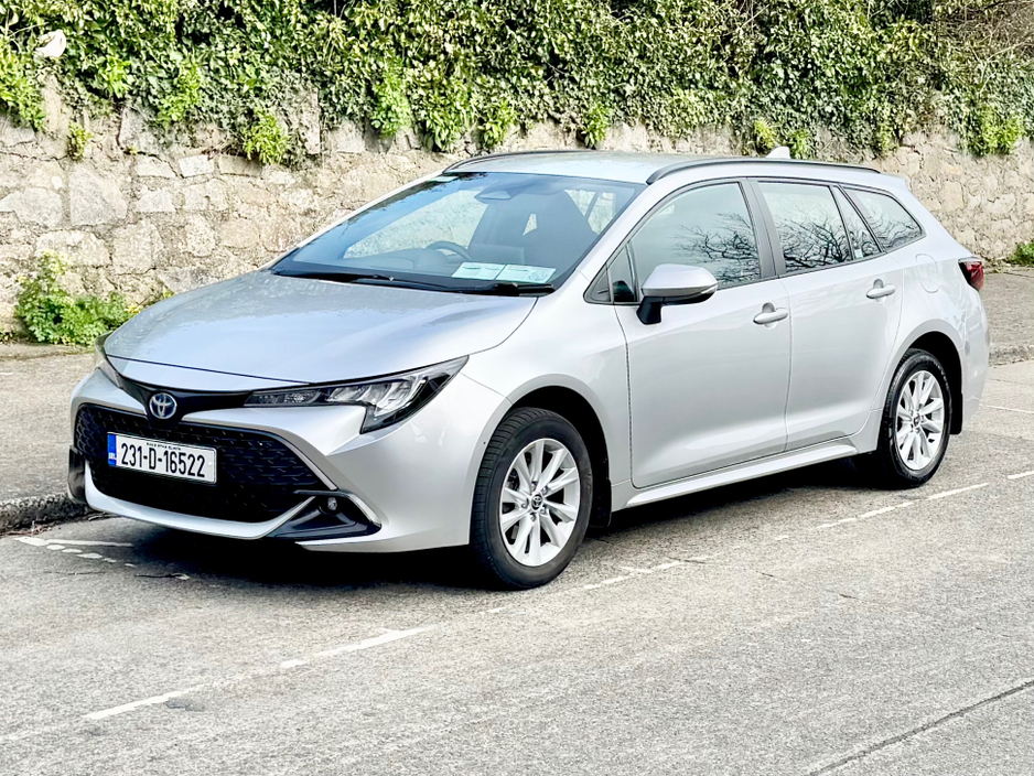 2023 Toyota Corolla - image 2