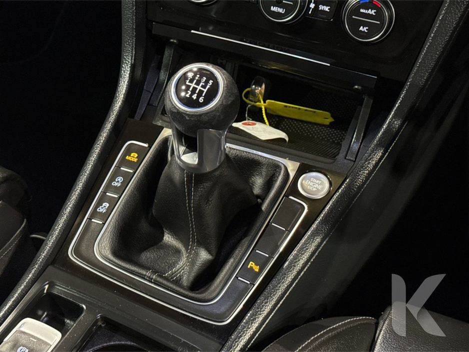 2015 Volkswagen Golf - image 22