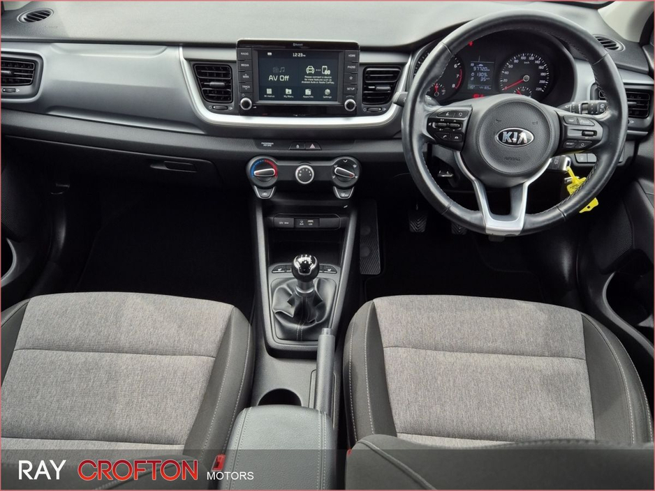 2020 Kia Stonic - image 4