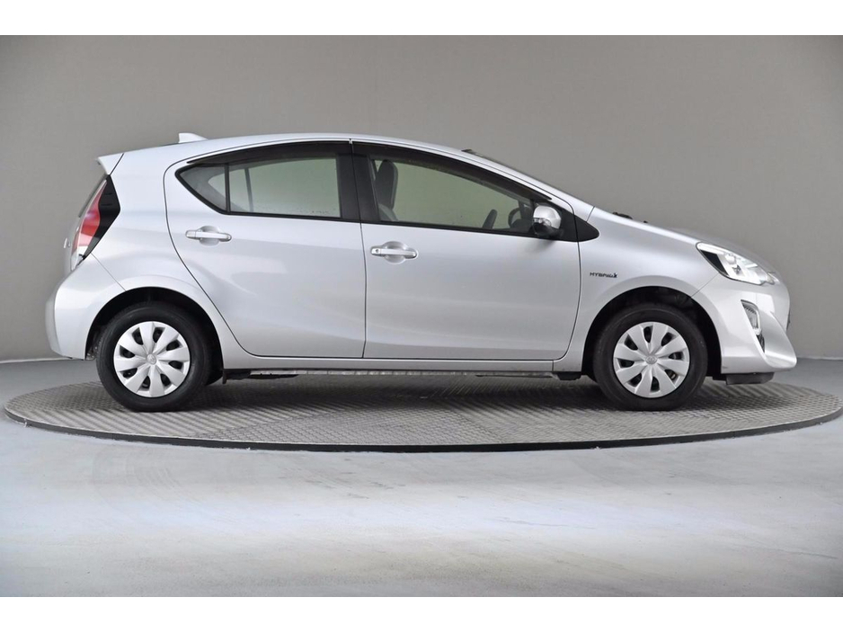 2016 Toyota Aqua 1.5 VVT-i HYBRID *BI-TONE INTERIOR*ANDROID CAR PLAYER* €9,890