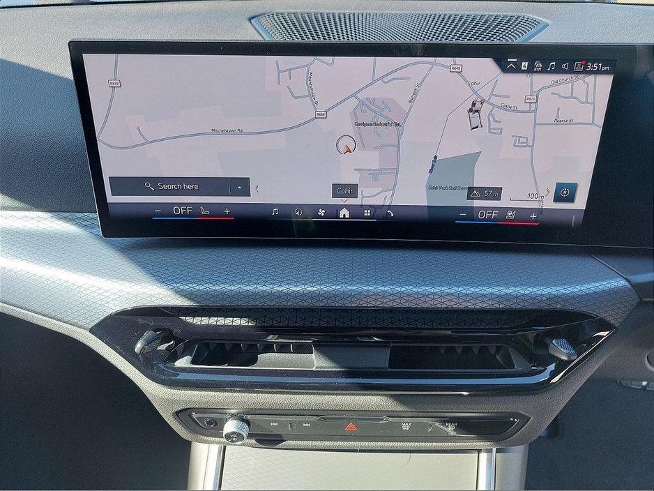 2025 BMW 3 Series - image 19