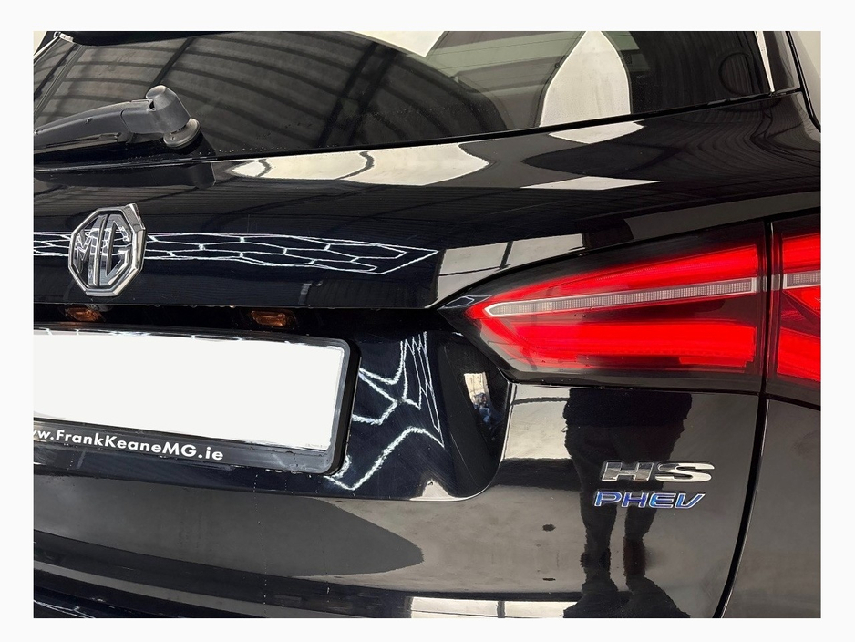 2021 MG HS EXCLUSIVE PHEV AUTO**PANORAMIC ROOF**DIGITAL DASH**TOUCH SCREEN APPLE CAR PLAY**MULTIFUNCTIONAL STEERING WHEEL**HEATED LEATHER SEATS**ELECTRIC SEATS**ELECTRIC FOLDING MIRRORS**ELECTRIC TAILGATE** €24,995