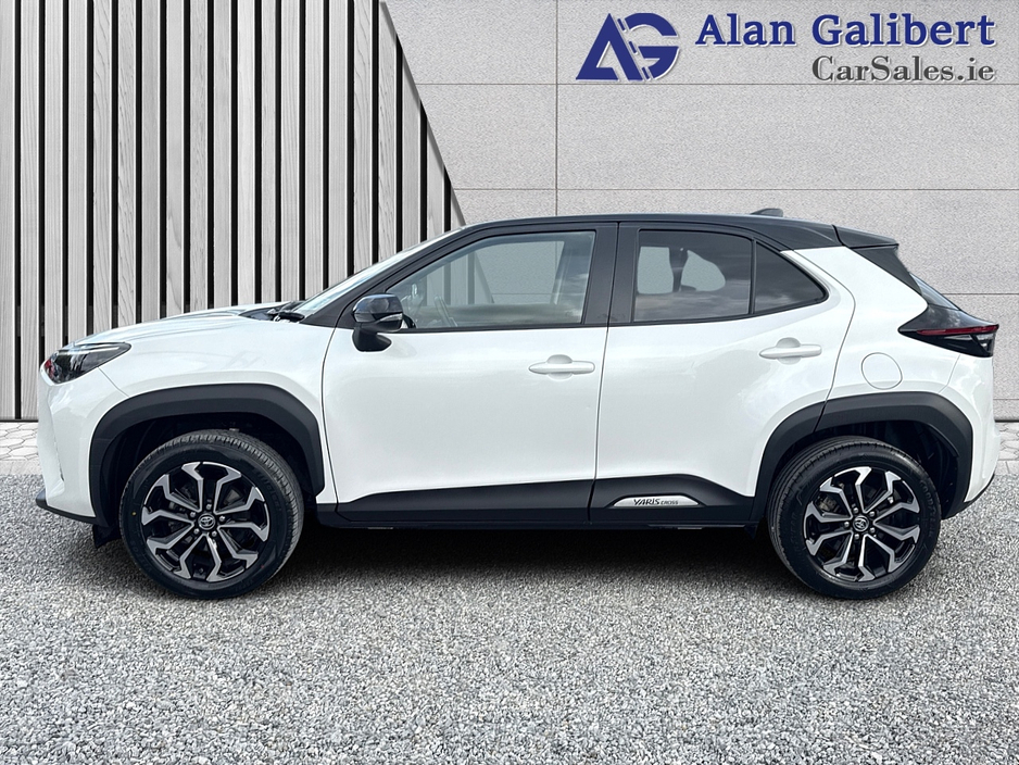 2023 Toyota Yaris Cross - image 5