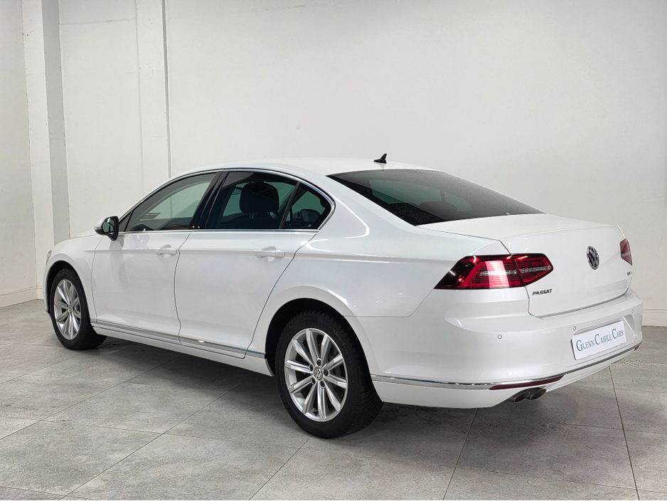 2020 Volkswagen Passat - image 12