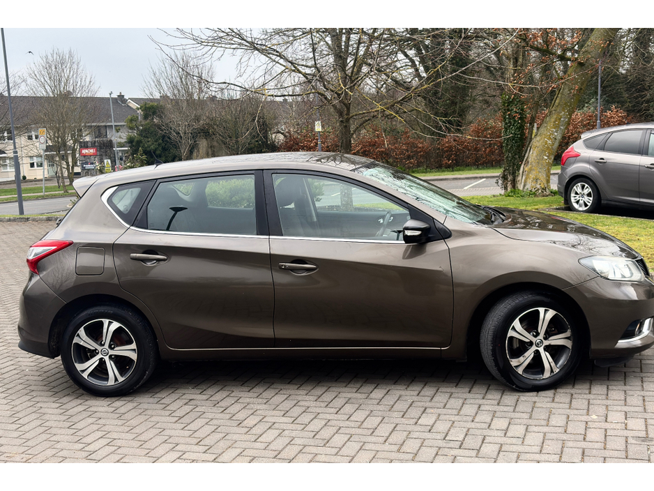 2016 Nissan Pulsar - image 5