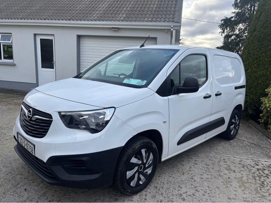 2021 Opel Combo - image 9