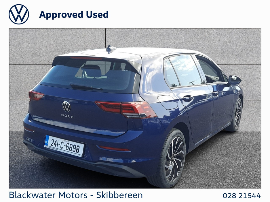 2023 Volkswagen Golf - image 15