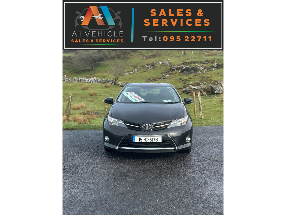 2015 Toyota Auris - image 2