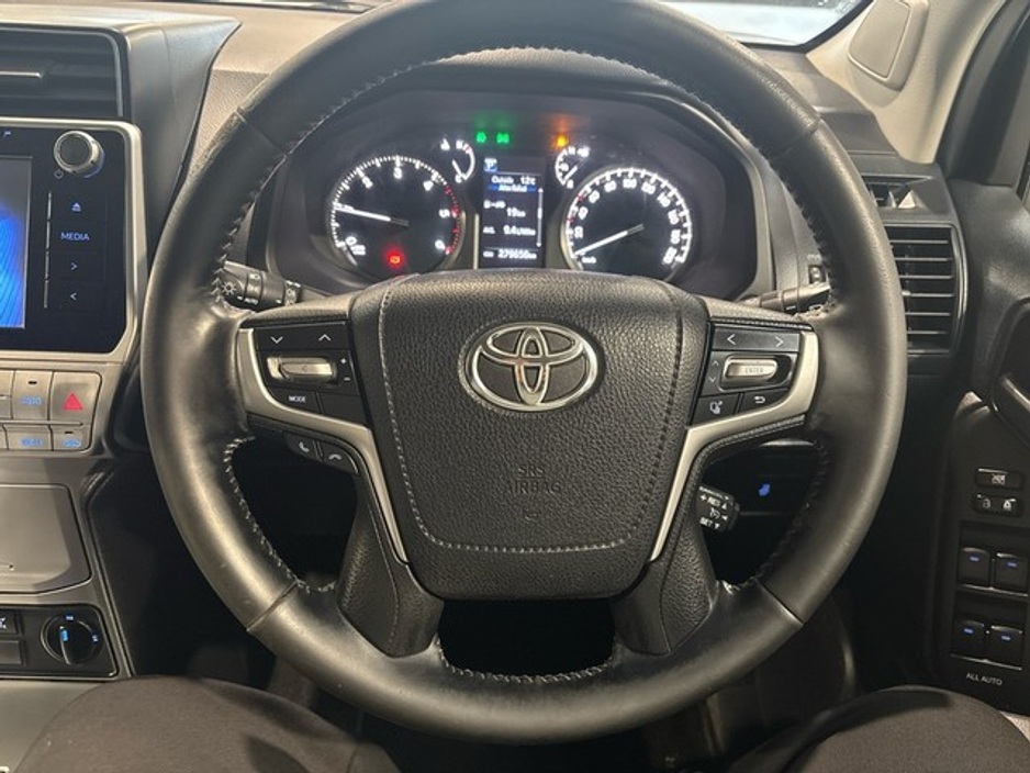 2018 Toyota Landcruiser - image 9