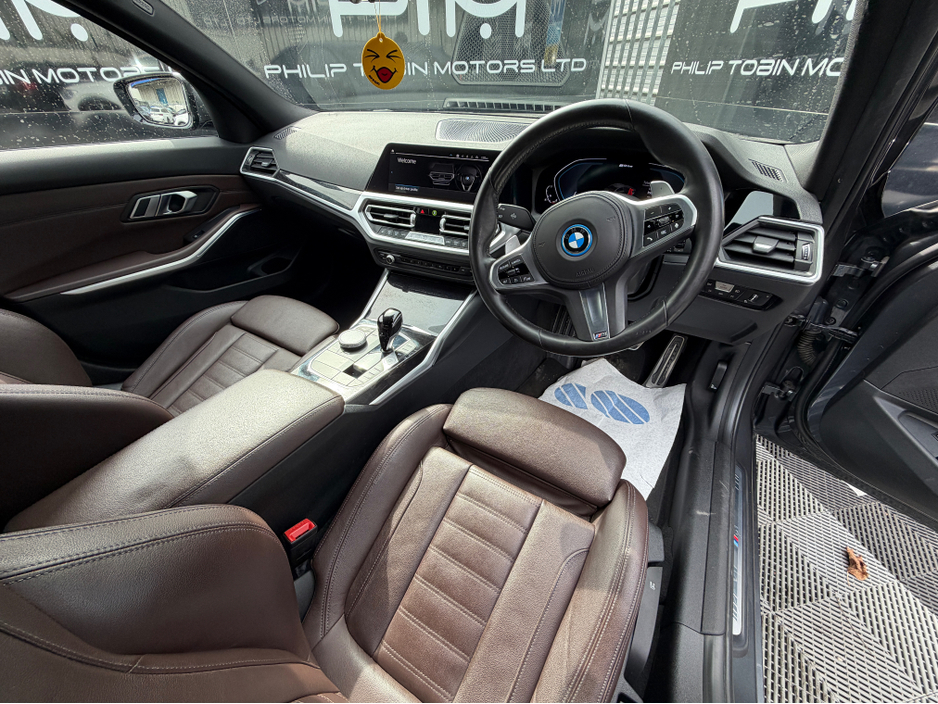 2021 BMW 3 Series - image 15