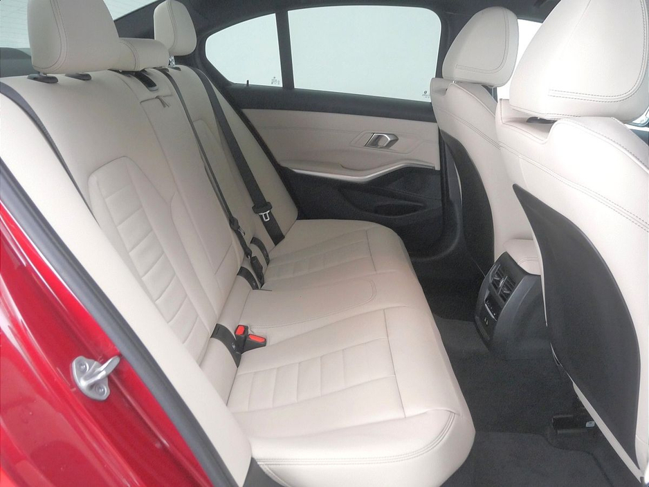 2025 BMW 3 Series - image 10