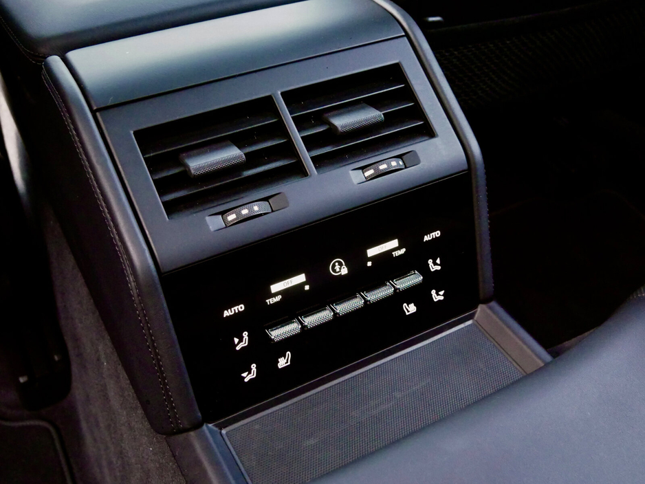 2024 Porsche Panamera - image 29