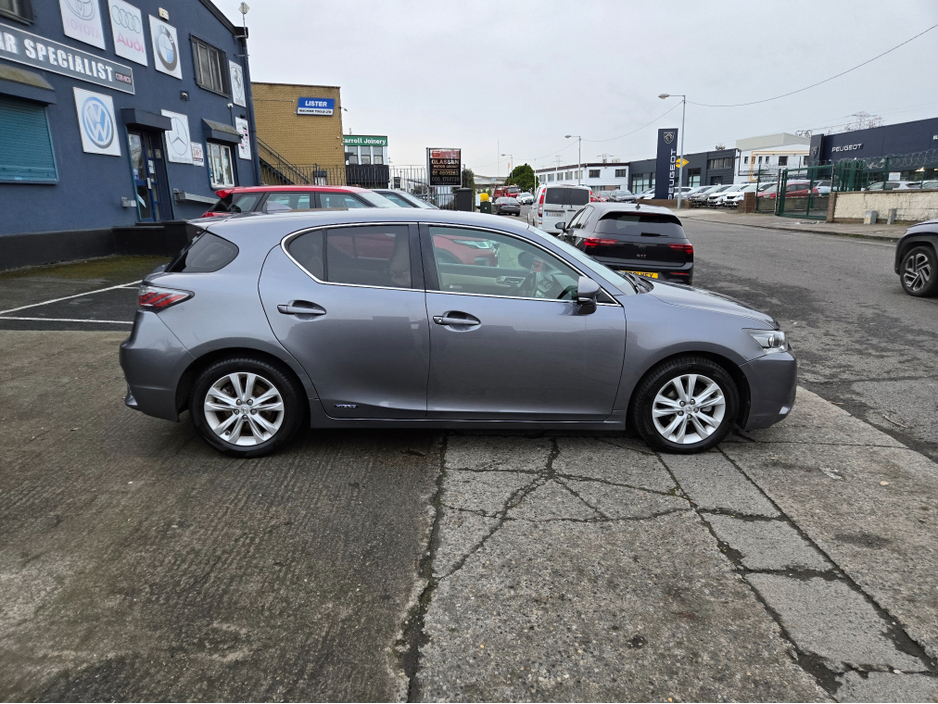 2015 Lexus CT 200 h - image 16