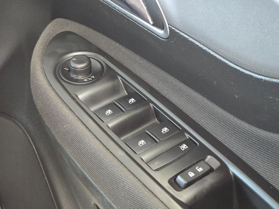 2016 Opel Mokka - image 14