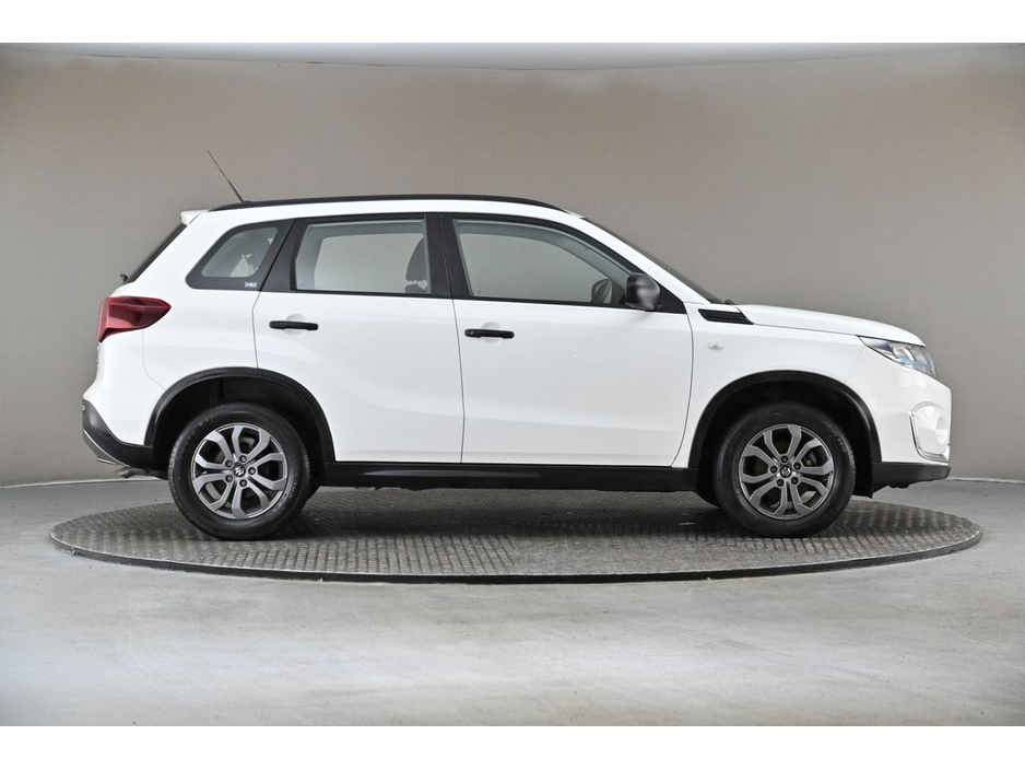 2023 Suzuki Vitara - image 11