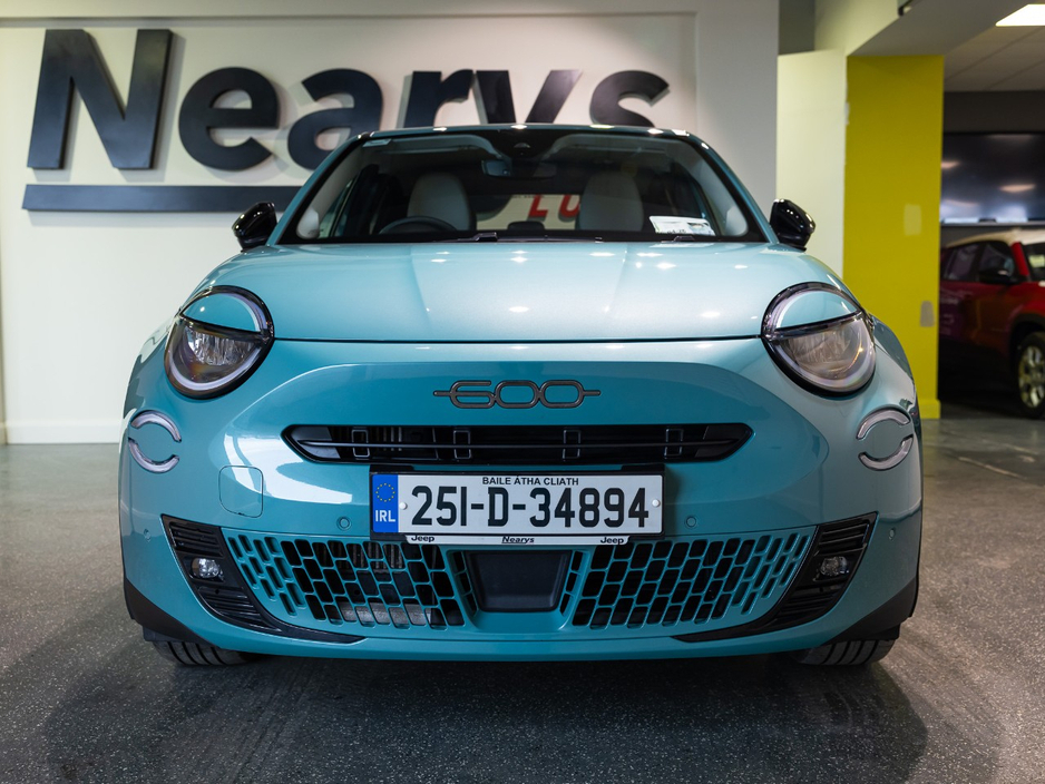 2025 Fiat 600 - image 2