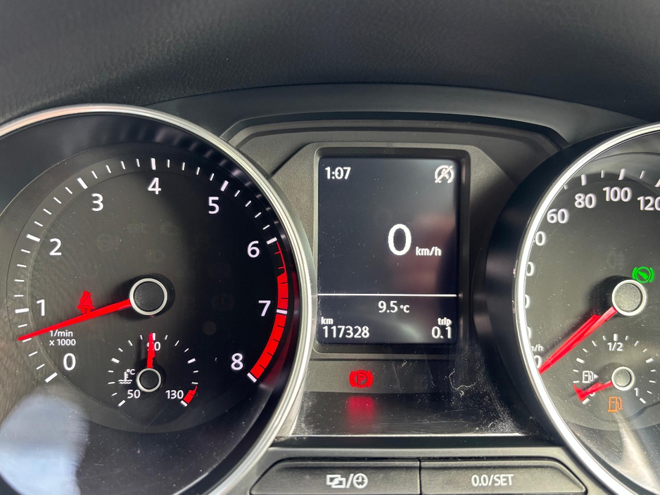 2015 Volkswagen Polo - image 9