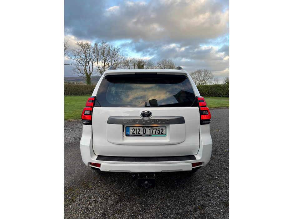 2021 Toyota Landcruiser - image 3