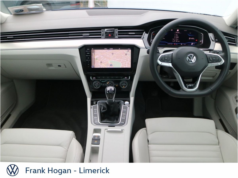 2020 Volkswagen Passat - image 2