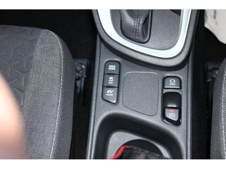 2023 Toyota Yaris Cross 1.5 Hybrid CVT Luna Sport €28,950