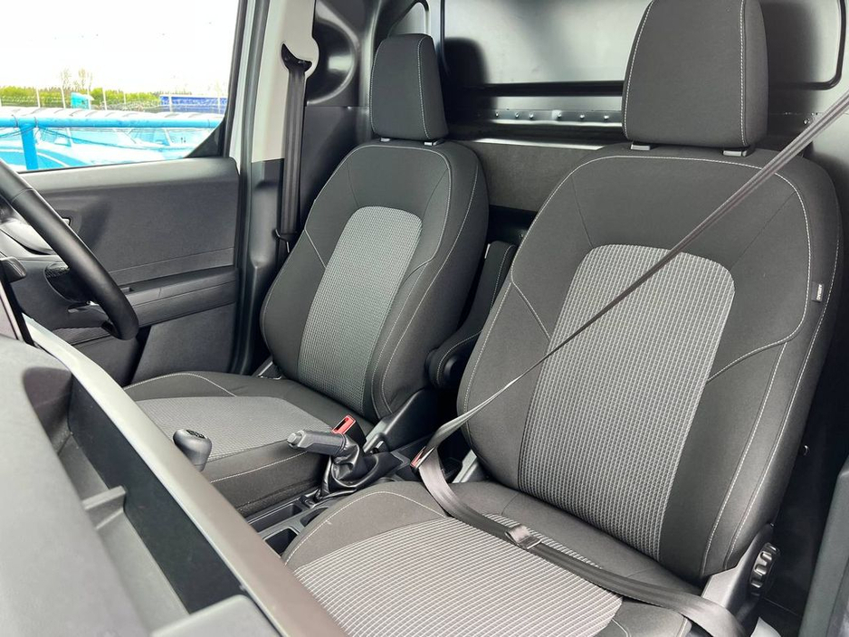 2025 Ford Transit - image 6