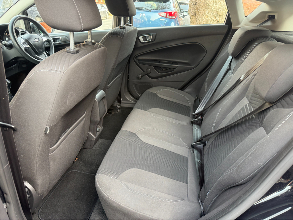 2014 Ford Fiesta - image 14
