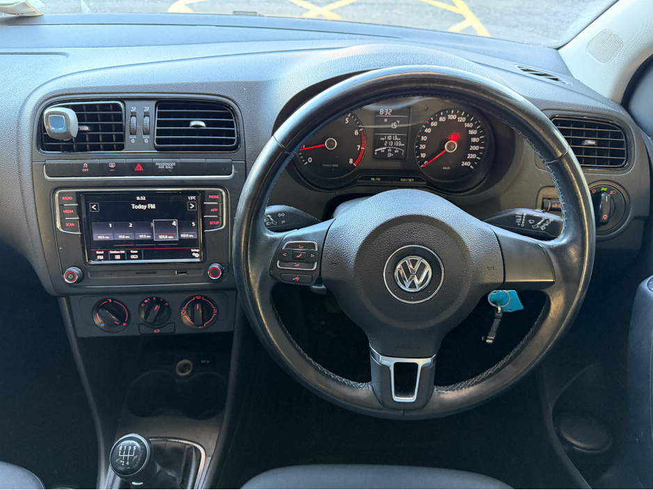 2014 Volkswagen Polo - image 16