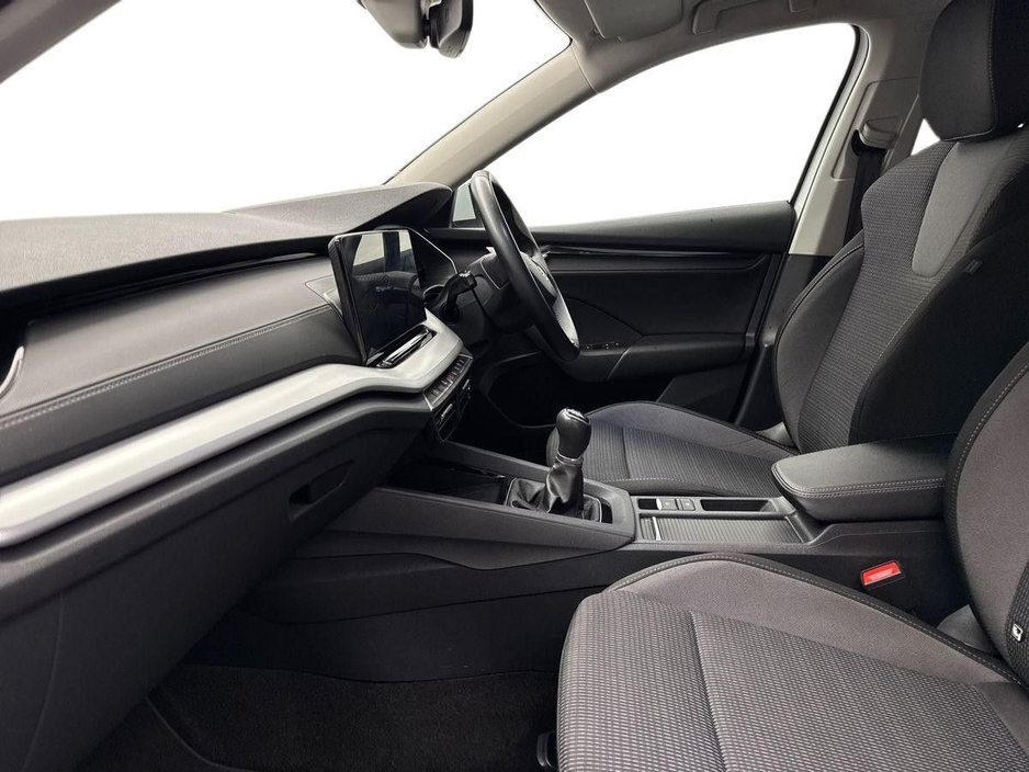 2025 Skoda Octavia - image 2