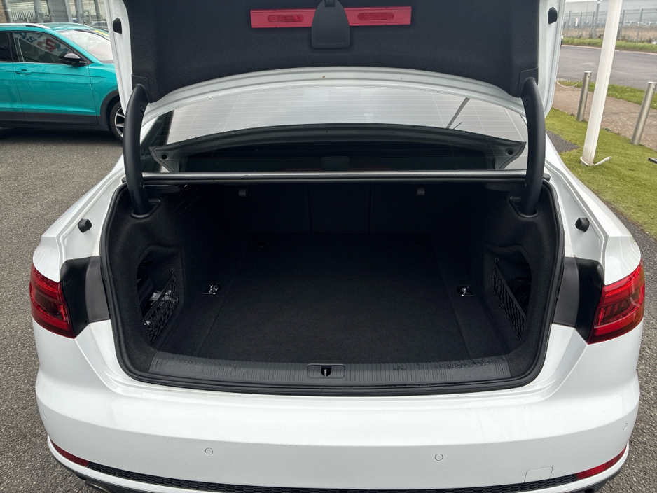 2017 Audi A4 - image 9