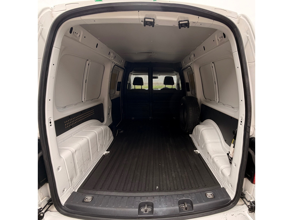 2019 Volkswagen Caddy - image 8