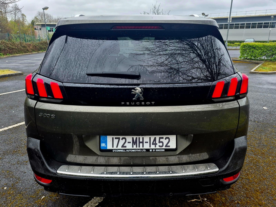 2017 Peugeot 5008 - image 2