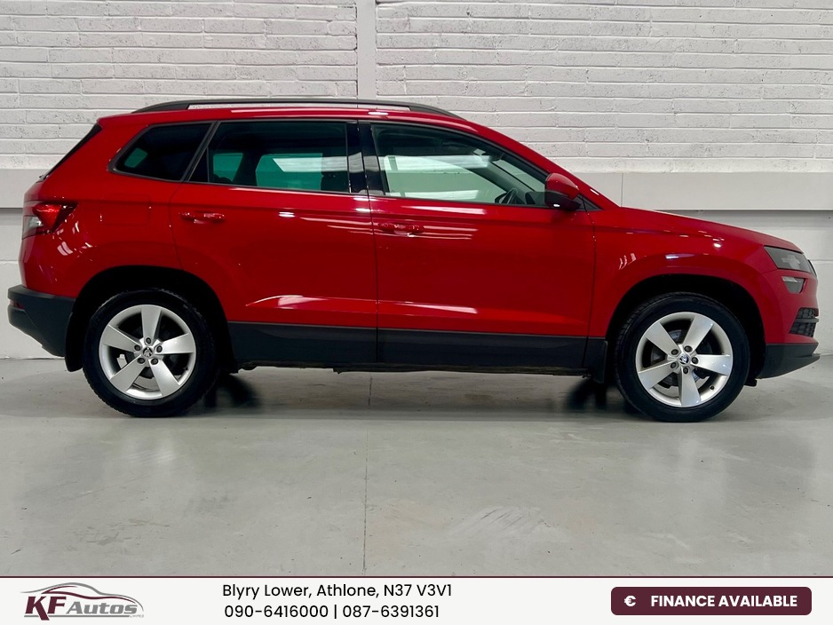 2020 Skoda Karoq - image 5