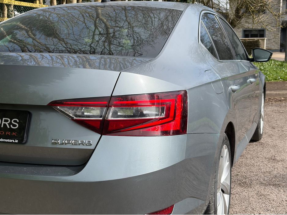 2016 Skoda Superb - image 11