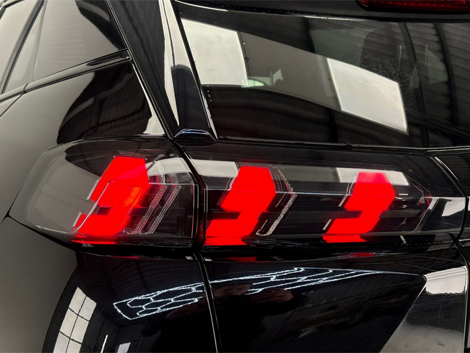 2023 Peugeot 2008 GT EV**DIGITAL DASH**MULTIFUNCTIONAL STEERING WHEEL**HALF LEATHER INTERIOR**FRONT HEATED SEATS**REVERSE CAMERA**PARKING SENSORS**TOUCH SCREEN MEDIA DISPLAY**BLUETOOTH**AMBIENT LIGHTING**17"ALLOYS** €19,995