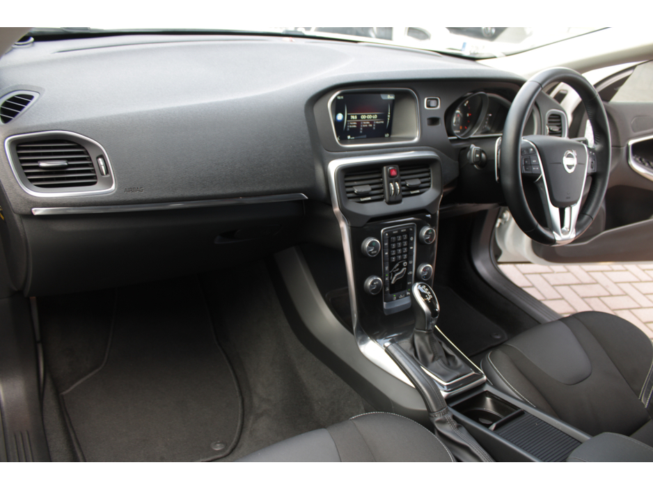 2016 Volvo V40 2.0D4 SPORT 5DR HATCHBACK AUTO HUGE SPEC  // 1 OWNER CAR // AS NEW CONDITION THROUGHOUT // BUY WITH CONFIDENCE AA AND SIMI APPROVED DEALER 2025 // FINANCE ARRANGED // €14,950