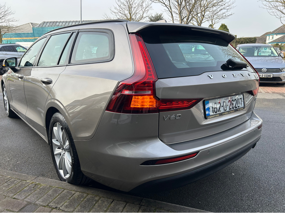 2018 Volvo V60 - image 12