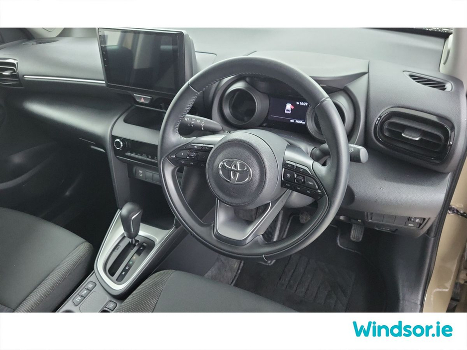 2023 Toyota Yaris Cross - image 10