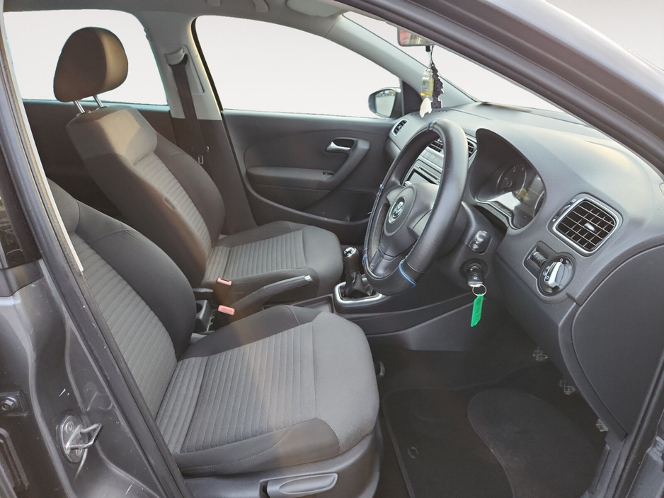 2013 Volkswagen Polo - image 11