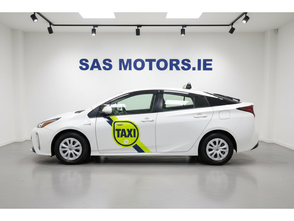2022 Toyota Prius 1.8 Hybrid Luxury with Sat Navi & JBL €23,950